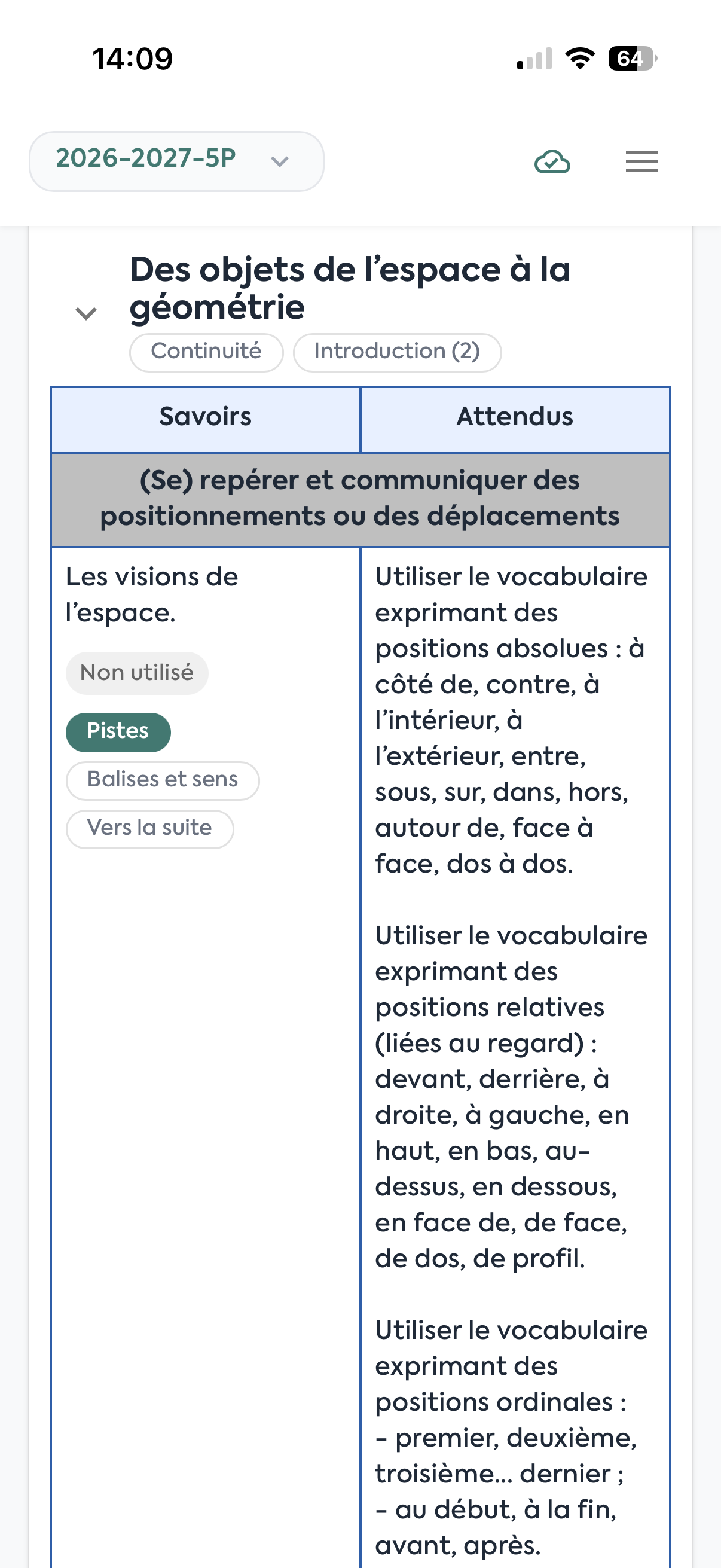 Le référentiel de mathématiques sur smartphone, avec les pastilles Pistes, Balises et sens et Vers la suite sous un savoir